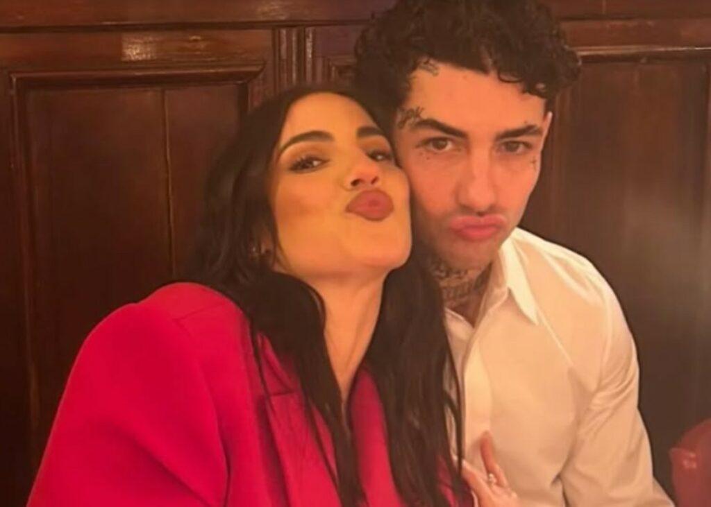 Tra Giulia De Lellis e Tony Effe c'è 'maretta'? Ecco gli ultimi gossip sulla coppia che era insieme anche a Sanremo Tra Giulia De Lellis e Tony Effe c'è 'maretta'? Ecco gli ultimi gossip sulla coppia che era insieme anche a Sanremo