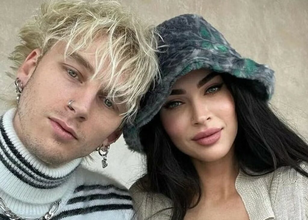 Megan Fox non vuole tornare con l’ex Machine Gun Kelly da cui aspetta un figlio: ''Lui invece vorrebbe'' Megan Fox non vuole tornare con l’ex Machine Gun Kelly da cui aspetta un figlio: ''Lui invece vorrebbe''