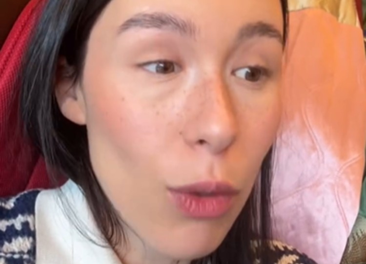 Aurora Ramazzotti spiega perché ha preso una tata per il figlio Cesare Aurora Ramazzotti spiega perché ha preso una tata per il figlio Cesare