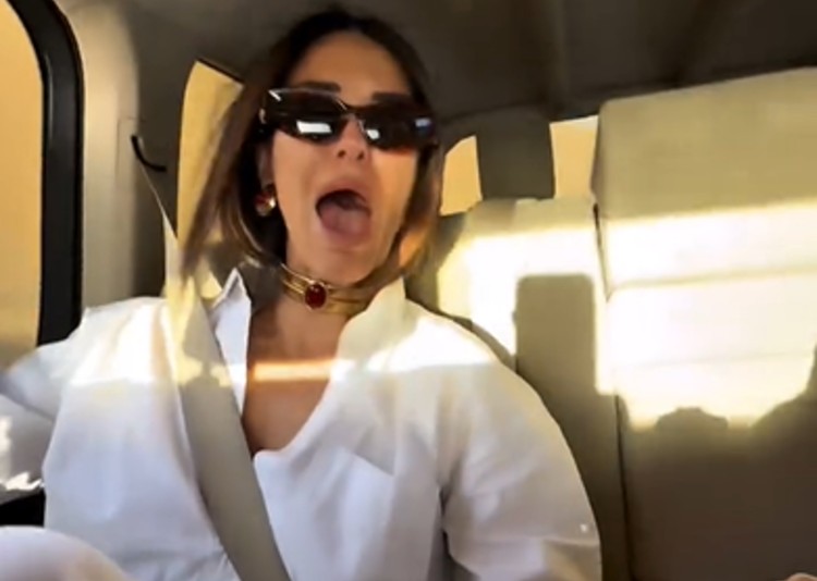 Rosa Perrotta terrorizzata durante il giro nel deserto Rosa Perrotta terrorizzata durante il giro nel deserto