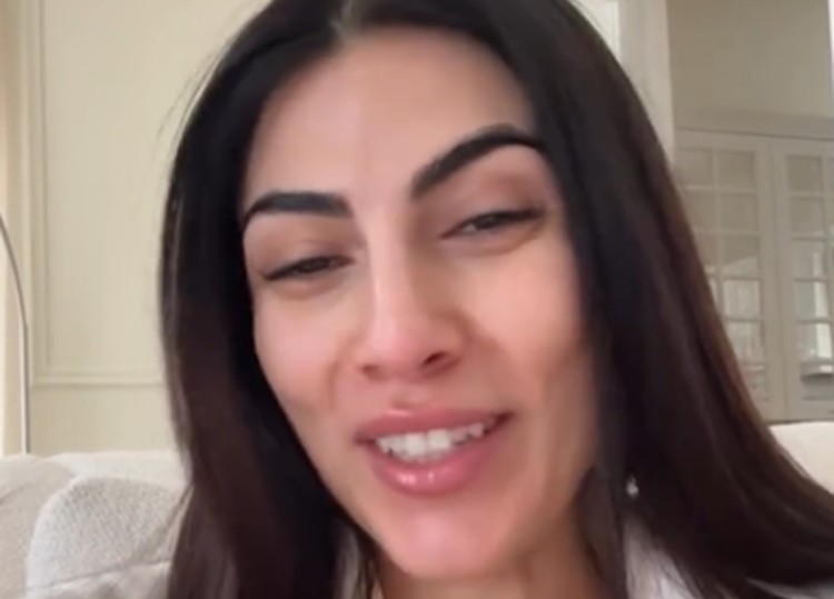 Il seno di Giulia Salemi sta 