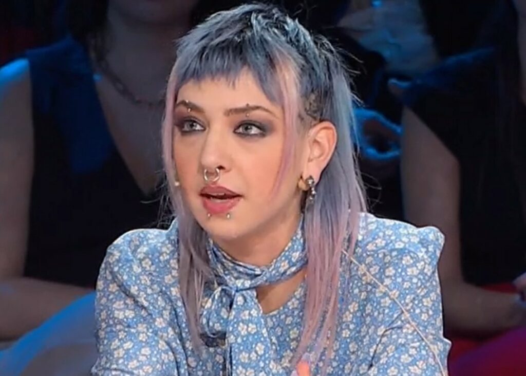 ''A me piacciono soprattutto le donne'': Anna Lou Castoldi, figlia di Morgan e Asia Argento, rivela in tv le sue preferenze sessuali ''A me piacciono soprattutto le donne'': Anna Lou Castoldi, figlia di Morgan e Asia Argento, rivela in tv le sue preferenze sessuali