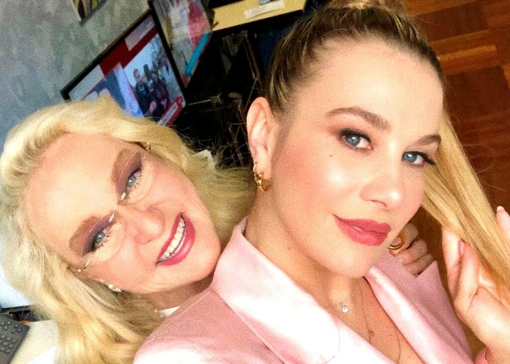 ''Non riesco a non urlare e vivere in silenzio il dolore'': Clizia Incorvaia distrutta per la morte di Eleonora Giorgi, che chiama 'mamma' ''Non riesco a non urlare e vivere in silenzio il dolore'': Clizia Incorvaia distrutta per la morte di Eleonora Giorgi, che chiama 'mamma'