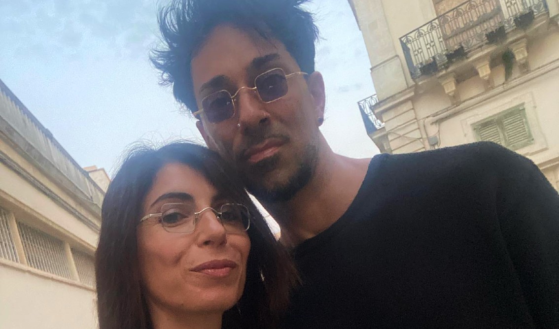 ''Il nostro è stato il vero colpo di fulmine'': Emanuel Lo parla dell'amore con Giorgia e rivela cosa pensa farà il loro figlio da grande - Gossip.it | News sul Gossip e VIP