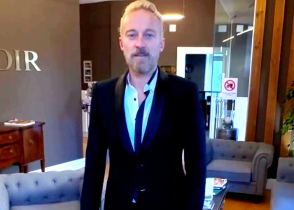 ''Mi disse: vestito così con me non parli'': Francesco Facchinetti rivela perché ha cambiato completamente look dopo il rimprovero