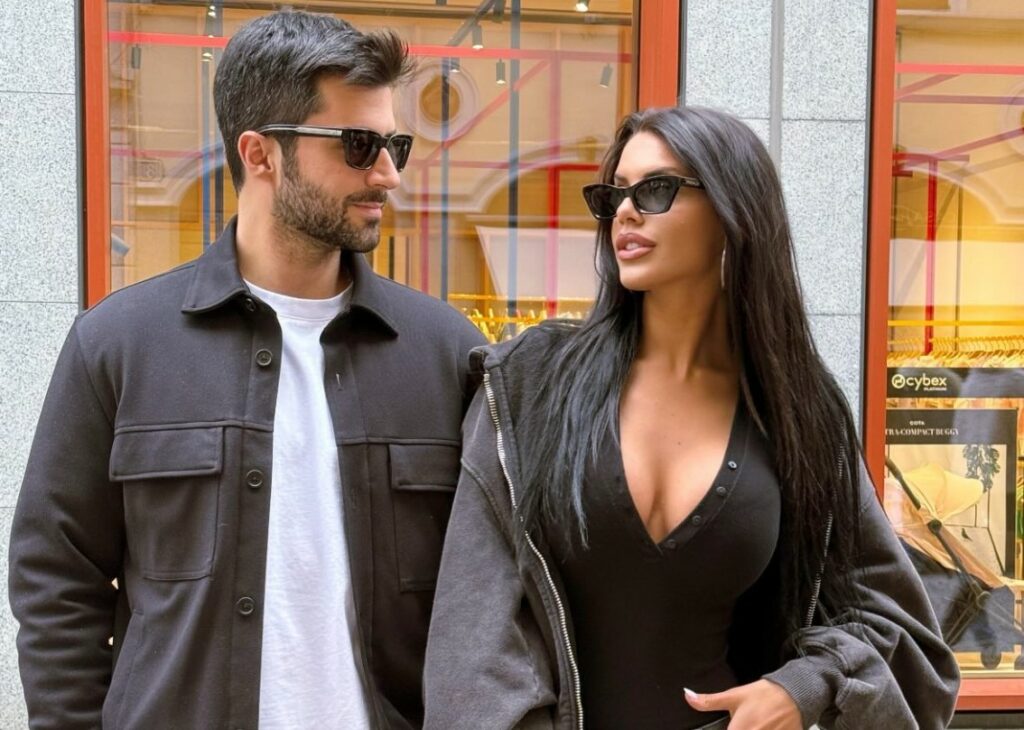 Antonella Fiordelisi e l'ex della Gregoraci fidanzati: ora si fanno vedere insieme anche a Milano dopo il romantico break alle Maldive Antonella Fiordelisi e l'ex della Gregoraci fidanzati: ora si fanno vedere insieme anche a Milano dopo il romantico break alle Maldive