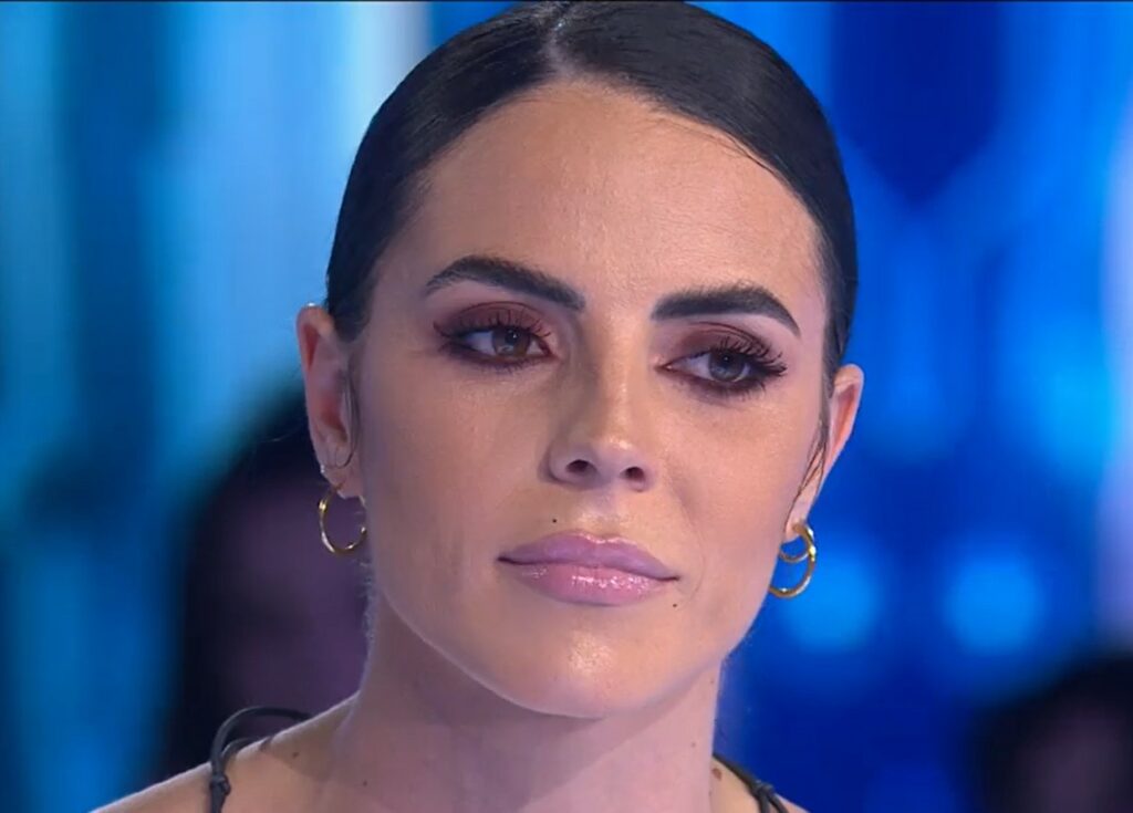 ''La vita non è sempre giusta'': l'ex velina Shaila Gatta eliminata a sorpresa dal GF durante l'ultima diretta, la sua reazione fa parlare