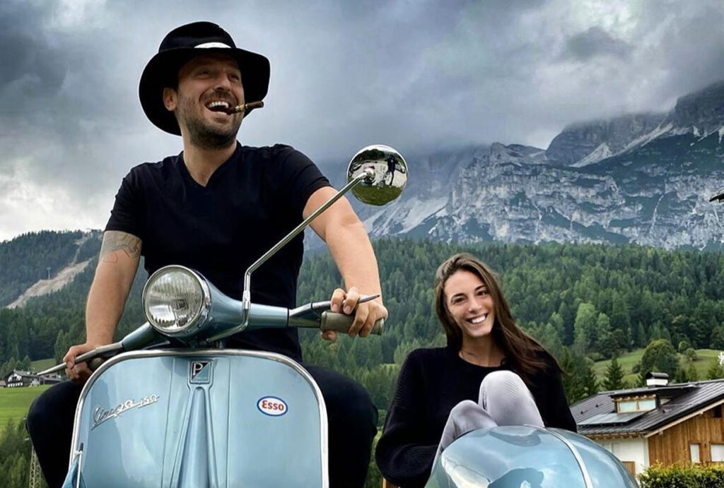 ''Ho trovato le chat, si scriveva con altre ragazze'': l'ex fidanzata di Cesare Cremonini racconta la sua verità sulla fine del loro amore