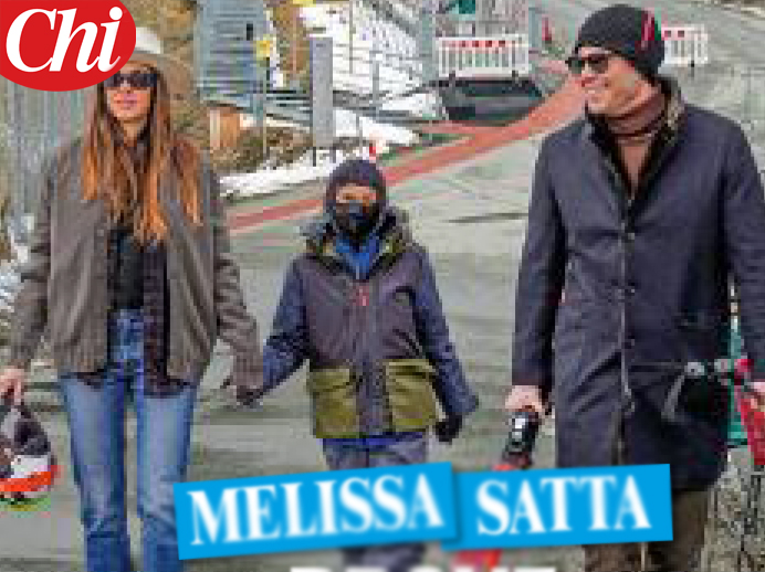 Melissa Satta col fidanzato Carlo Beretta e il figlio Maddox in vacanza sulla neve, per 'Chi' sono 'prove tecniche di famiglia': foto Melissa Satta col fidanzato Carlo Beretta e il figlio Maddox in vacanza sulla neve, per 'Chi' sono 'prove tecniche di famiglia': foto