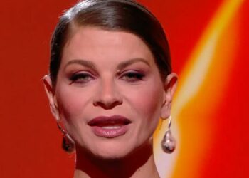 ''Vivo gioia, impazienza, paura profonda'': Alessandra Amoroso, incinta di 4 mesi, si commuove in tv parlando della gravidanza
