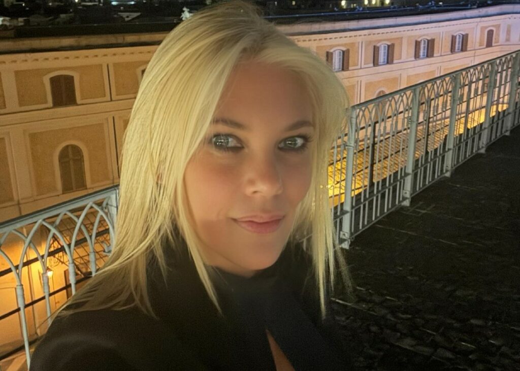 ''Di notte apro i libri e mi metto a studiare'': Eleonora Daniele sta prendendo una seconda laurea, ecco in cosa ''Di notte apro i libri e mi metto a studiare'': Eleonora Daniele sta prendendo una seconda laurea, ecco in cosa