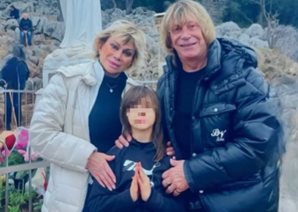 ''Maria odia la danza, suona la batteria ed è capitana di una squadra di calcio'': la figlia di Carmen Russo ha interessi diversi dai genitori ''Maria odia la danza, suona la batteria ed è capitana di una squadra di calcio'': la figlia di Carmen Russo ha interessi diversi dai genitori