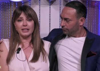''Lo viviamo come un fallimento'': Manila Nazzaro in lacrime in tv perché non riesce a 'rendere padre' il marito Stefano Oradei