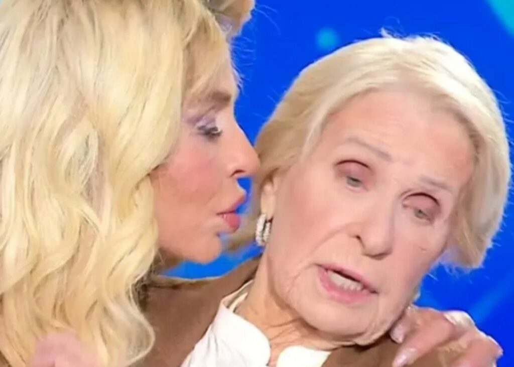 ''Questo non si fa, non è corretto'': la madre di Valeria Marini sbotta a 'Domenica In' per l'arrivo a sorpresa della showgirl con cui ha interrotto i rapporti ''Questo non si fa, non è corretto'': la madre di Valeria Marini sbotta a 'Domenica In' per l'arrivo a sorpresa della showgirl con cui ha interrotto i rapporti