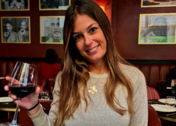 ''Sono tre anni che non vado dal medico'': Sara Tommasi rivela di non prendere più gli psicofarmaci e di stare pensando all’adozione