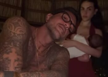 Fabrizio Corona con la compagna e il figlio neonato ai Tropici
