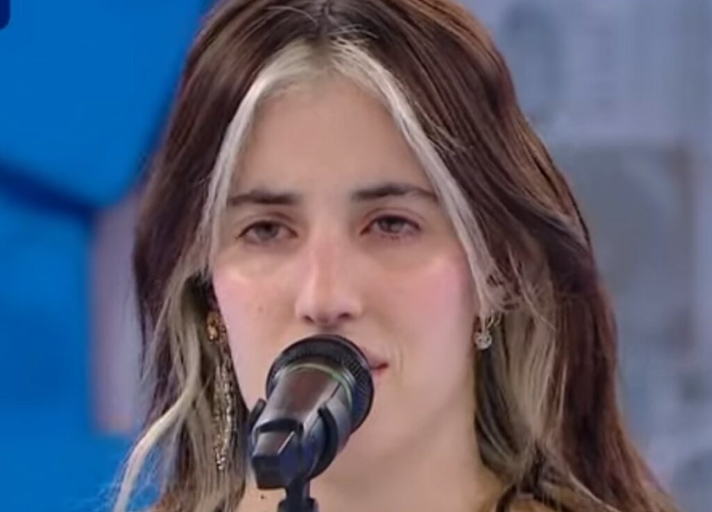 ''Ho passato una vita a sentirmi dire che sono raccomandata'': la figlia di Cristina Parodi non vuole l'aiuto dei genitori nella carriera da cantante ''Ho passato una vita a sentirmi dire che sono raccomandata'': la figlia di Cristina Parodi non vuole l'aiuto dei genitori nella carriera da cantante