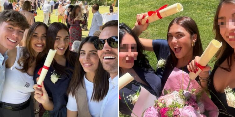 Chanel Totti si diploma: mamma Ilary Blasi, il fratello Cristian e il compagno in festa a Roma per la cerimonia di consegna, guarda