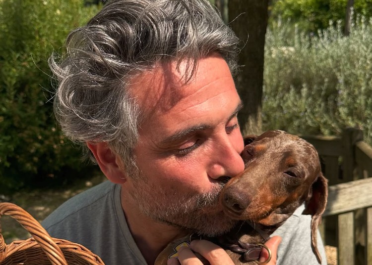 Luca Calvani ha cercato il suo bassotto nel bosco per ore