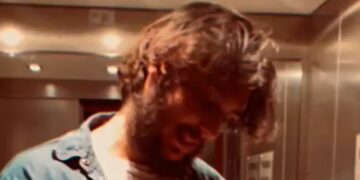 Carlos Corona sfoggia un nuovo look