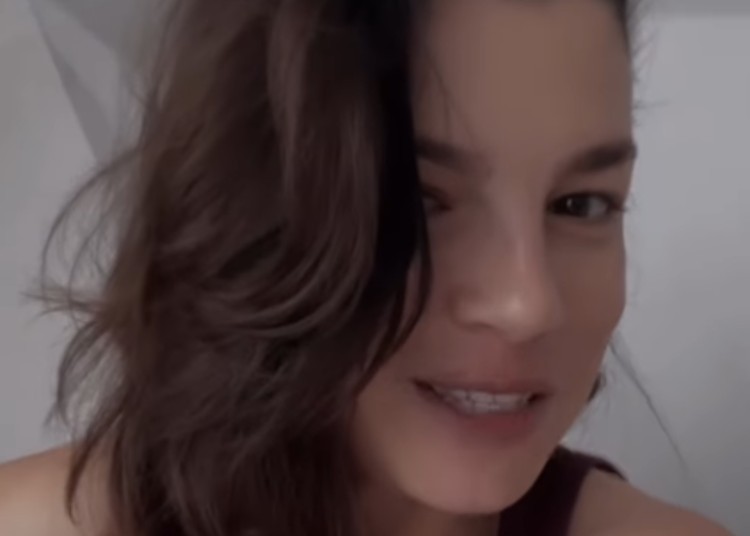 Emma Marrone si sveglia con la messa in piega