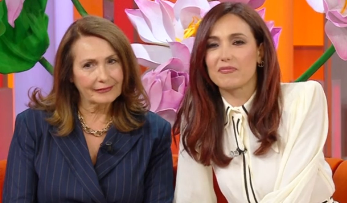 La mamma di Caterina Balivo per la prima volta in tv con lei, la mette un po' in imbarazzo: ''Sei sempre stata una figlia splendida'' - Gossip.it | News sul Gossip e VIP