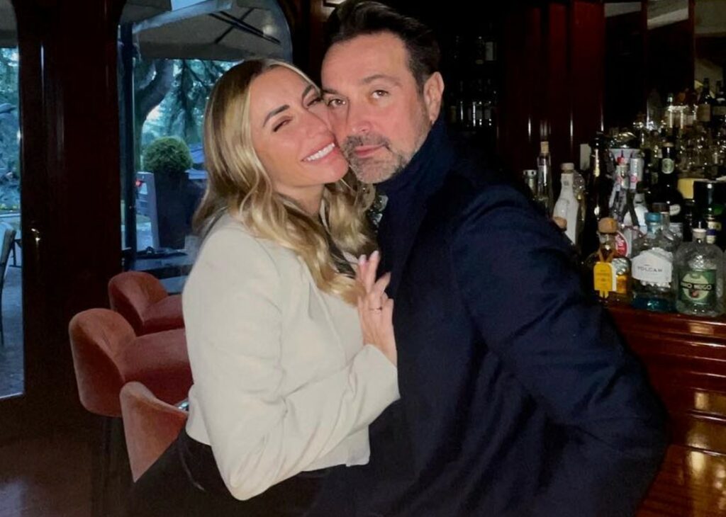 ''Una festa per pochi intimi, in abito bianco con mia figlia Ginevra che ci porta le fedi'': Karina Cascella annuncia le nozze e svela la data