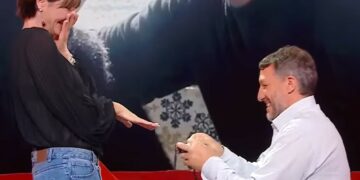 L'ex di 'Non è la Rai' ed ex gieffina Ilaria Galassi riceve la proposta di nozze in diretta tv davanti agli occhi complici di Caterina Balivo: guarda