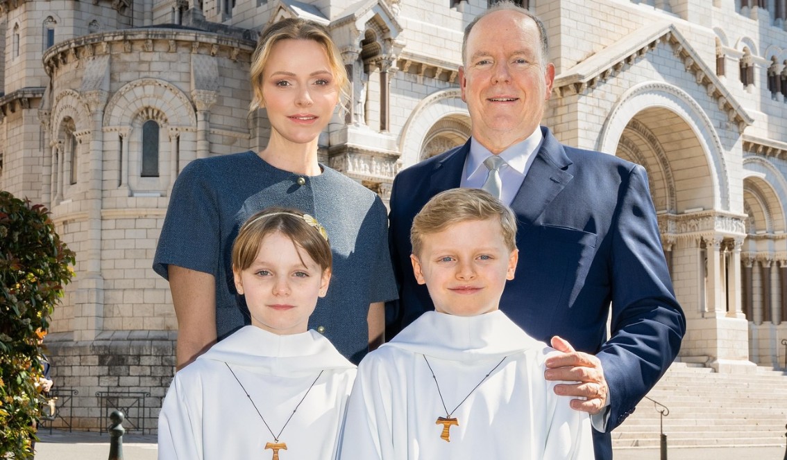 I figli gemelli di 10 anni di Alberto di Monaco e Charlene hanno fatto la Prima Comunione: le immagini con i vestiti da cerimonia a Monte Carlo - Gossip.it | News sul Gossip e VIP
