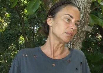 ''Mi manca l'aria, mi devo ammalare?'': Antonella Mosetti portata via dall'Isola dei Famosi per accertamenti, sempre più vicina al ritiro