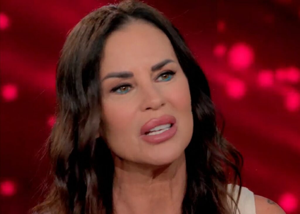 ''La chirurgia estetica ben fatta può essere meglio di uno psicologo'': le parole di Antonella Mosetti fanno discutere ''La chirurgia estetica ben fatta può essere meglio di uno psicologo'': le parole di Antonella Mosetti fanno discutere