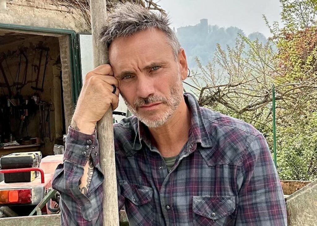 Il cantante Nek spiega perché è rimasto a vivere a Sassuolo nella casa comprata con i primi soldi guadagnati