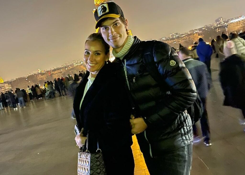 Il figlio di Rocco Siffredi primo eliminato dall'Isola dei Famosi 2025, la madre non la prende bene e condivide messaggi contro il programma sul social Il figlio di Rocco Siffredi primo eliminato dall'Isola dei Famosi 2025, la madre non la prende bene e condivide messaggi contro il programma sul social