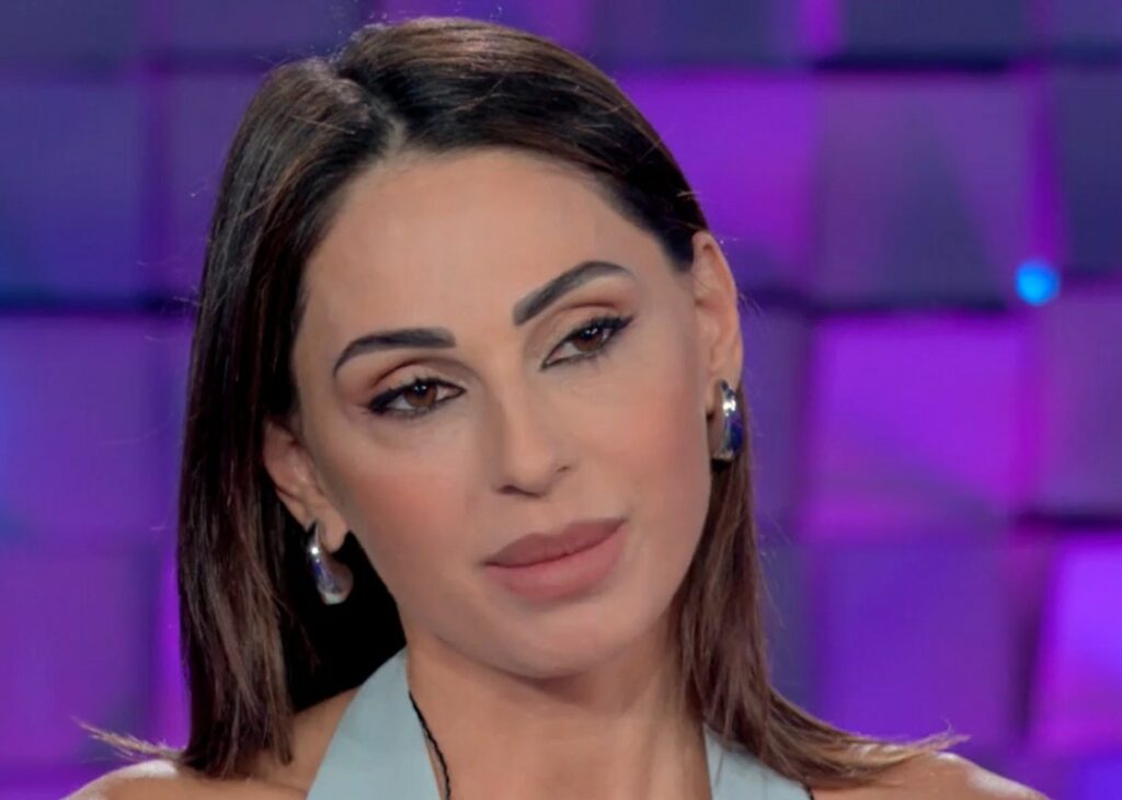 ''Poco dopo che è venuta a mancare mamma si è rifatto una vita troppo presto'': Anna Tatangelo rivela di non sentire spesso suo padre ''Poco dopo che è venuta a mancare mamma si è rifatto una vita troppo presto'': Anna Tatangelo rivela di non sentire spesso suo padre