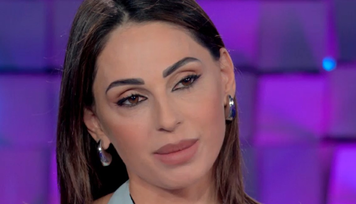 ''Poco dopo che è venuta a mancare mamma si è rifatto una vita troppo presto'': Anna Tatangelo rivela di non sentire spesso suo padre - Gossip.it | News sul Gossip e VIP