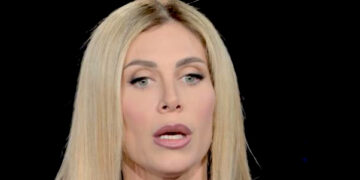 ''Non mi sposo più, la nostra relazione era a quattro'': Paola Caruso molto agitata confessa perché il suo matrimonio è saltato