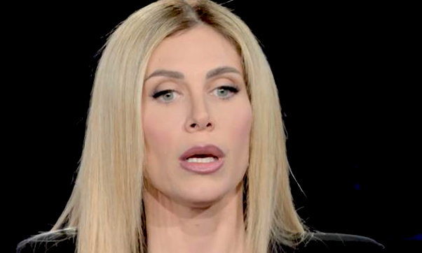 ''Non mi sposo più, la nostra relazione era a quattro'': Paola Caruso molto agitata confessa perché il suo matrimonio è saltato - Gossip.it | News sul Gossip e VIP