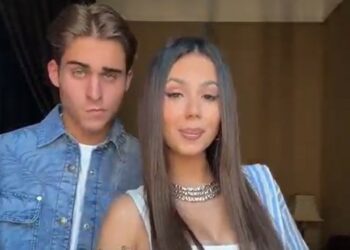 Davide Bonolis, figlio di Paolo e Sonia Bruganelli, inizia l'estate con un nuovo amore 