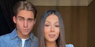 Davide Bonolis, figlio di Paolo e Sonia Bruganelli, inizia l'estate con un nuovo amore 