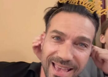 Costantino Vitagliano spegne 51 candeline con la figlia Ayla e la sua nuova compagna