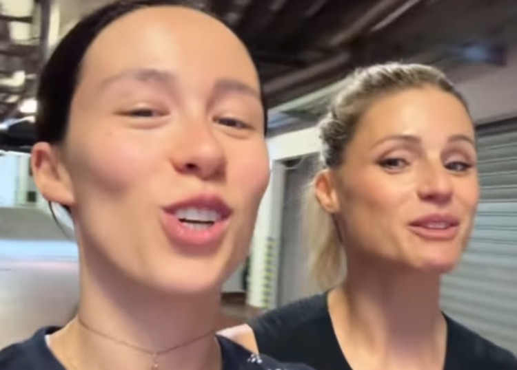 Michelle Hunziker ruba i pantaloni alla figlia Aurora