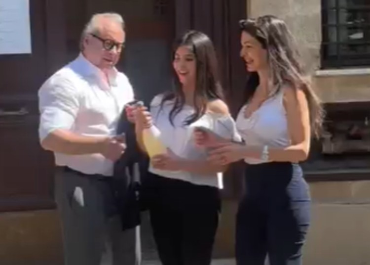 L'ex gieffina Perla Maria Paravia figlia di Maria Monsé festeggia la fine degli esami di Maturità