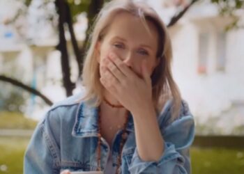 La protagonista di 'Un Medico in Famiglia' Margot Sikabonyi a 42 anni è incinta per la terza volta!