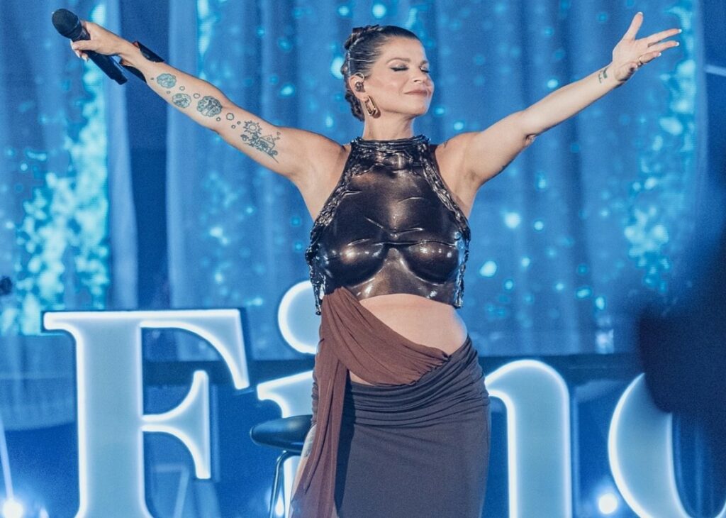 ''Totale stato di grazia!'': Alessandra Amoroso incinta 'come una matta scoppiata' sul palco aspettando Penelope Maria