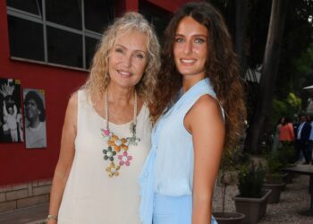 Licia Colò alla serata mondana con la bellissima figlia 19enne Laila: guarda