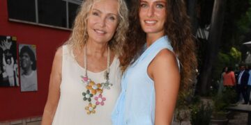 Licia Colò alla serata mondana con la bellissima figlia 19enne Laila: guarda