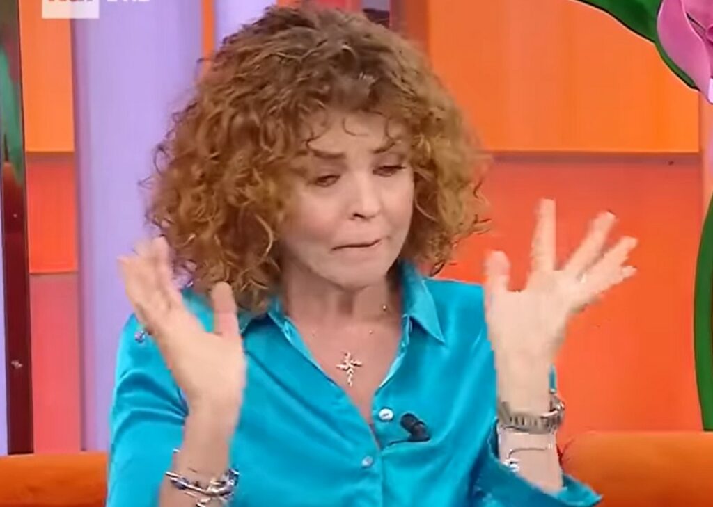 ''Luca Giurato aveva capito il mio problema, mi salvò'': la conduttrice Paola Saluzzi ricorda in lacrime il collega scomparso l’11 settembre 2024 ''Luca Giurato aveva capito il mio problema, mi salvò'': la conduttrice Paola Saluzzi ricorda in lacrime il collega scomparso l’11 settembre 2024