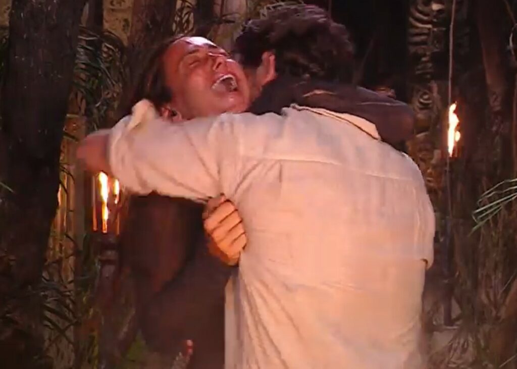 L'ex tronista di 'Uomini e Donne' Teresanna Pugliese esplode di gioia all''Isola dei Famosi' per l'arrivo a sorpresa del marito Giovanni: baci e coccole, guarda L'ex tronista di 'Uomini e Donne' Teresanna Pugliese esplode di gioia all''Isola dei Famosi' per l'arrivo a sorpresa del marito Giovanni: baci e coccole, guarda