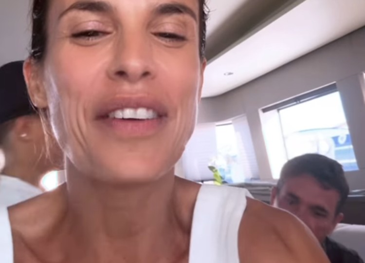 Elisabetta Canalis in vacanza con l’ex marito Brian Perri in Sardegna