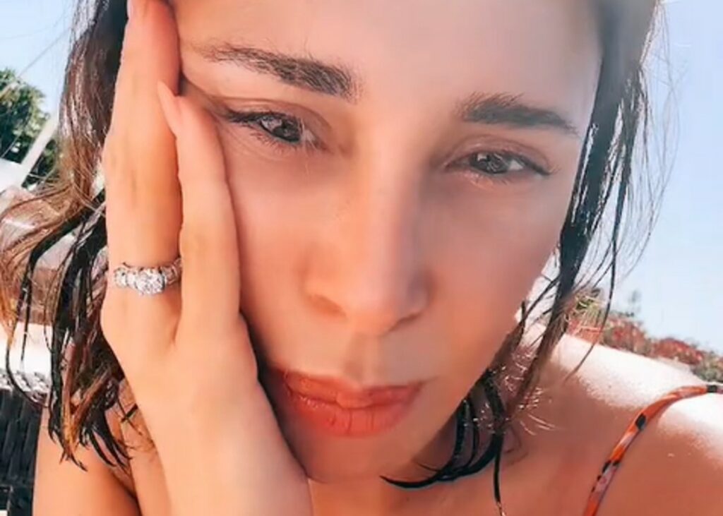 ''Per la depressione non ho preso il sole per tre anni'': Belen rivela il motivo per cui è tornata ad abbronzarsi dopo così tanto tempo